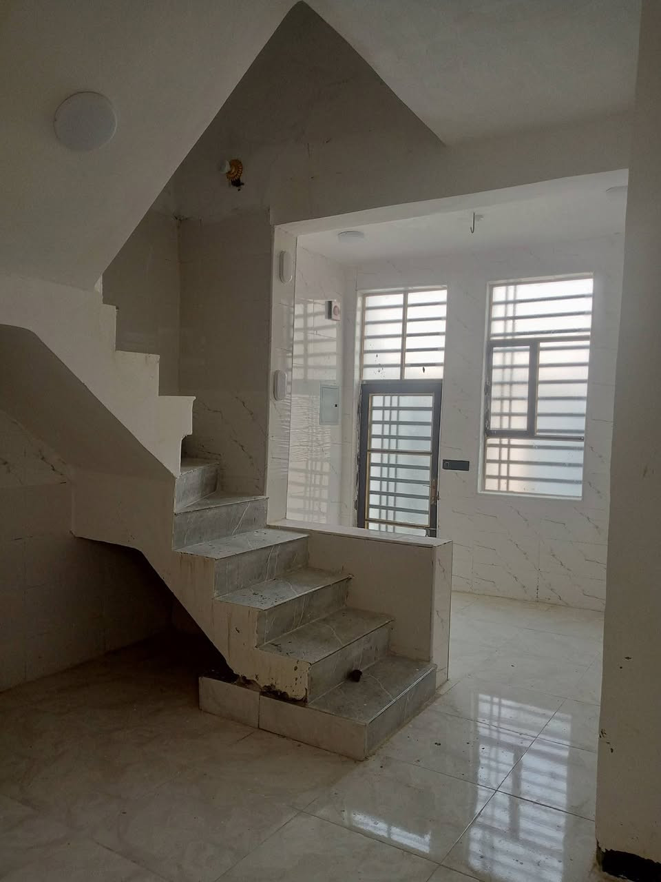 بيت للبيع 120متر السعر 38وبي مجال النجف مقابل ملحق قريت الغدير ***********
