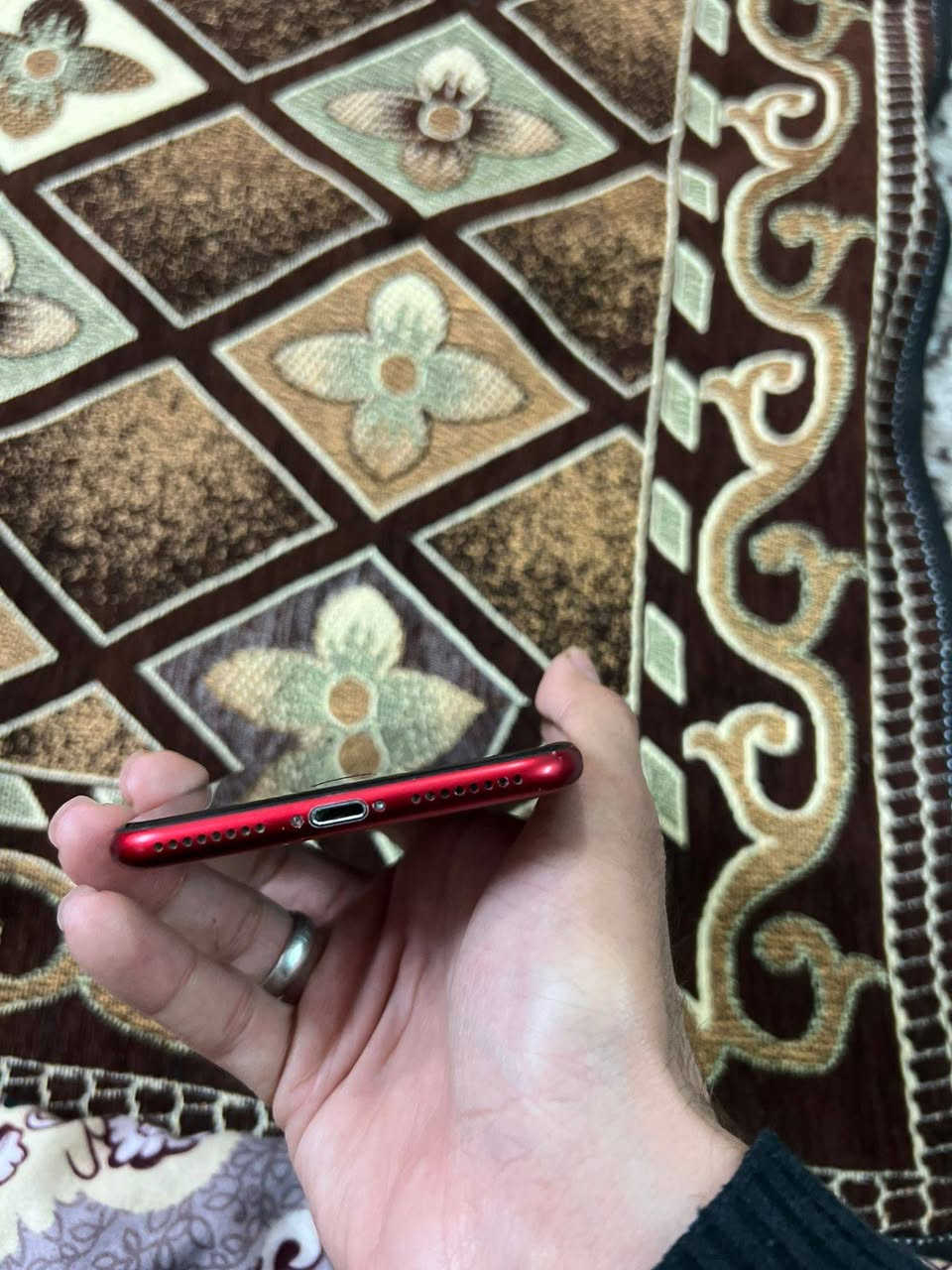 ايفون 8 plus مامفتوح
سعر 130 الف
ذاكره ٦٤
بطاريه ٨٩ مصعد 
جهاز كلو شغال شرط 
*********** واتس
