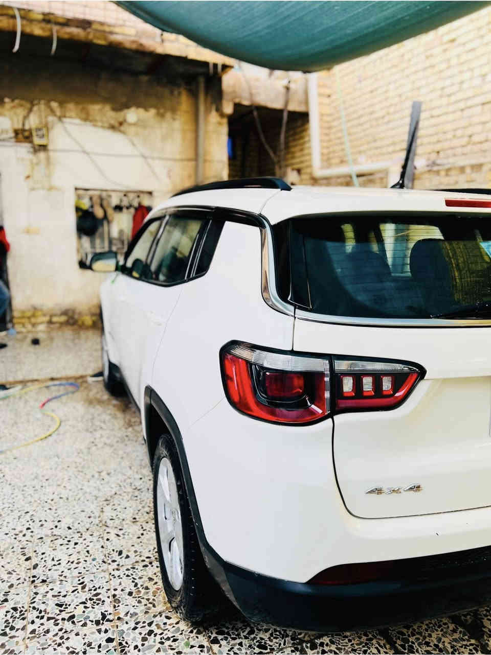 جيب كومباس موديل 2018 - سنويه باسمي جديده تشرط تحويل مباشر-  سعر ١٤٠ او بيهه مجال السيارة مال بيت نظيفه او ضربتهه خفيفه / فقط البنيد - ارباك سليم / *********** / *********** حسين عوده
