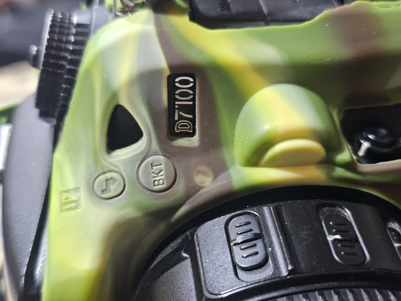 كامرة NlKON 7100D
زوم 200 مستخدمة ونظيفة 

مع رام واحد وبطارية واحدة وشاحنة


**إذا كنت صاحب هذا الإعلان وتريد حذفه لأي سبب، رجاءا أرسل رسالة إلى الدعم الفني**