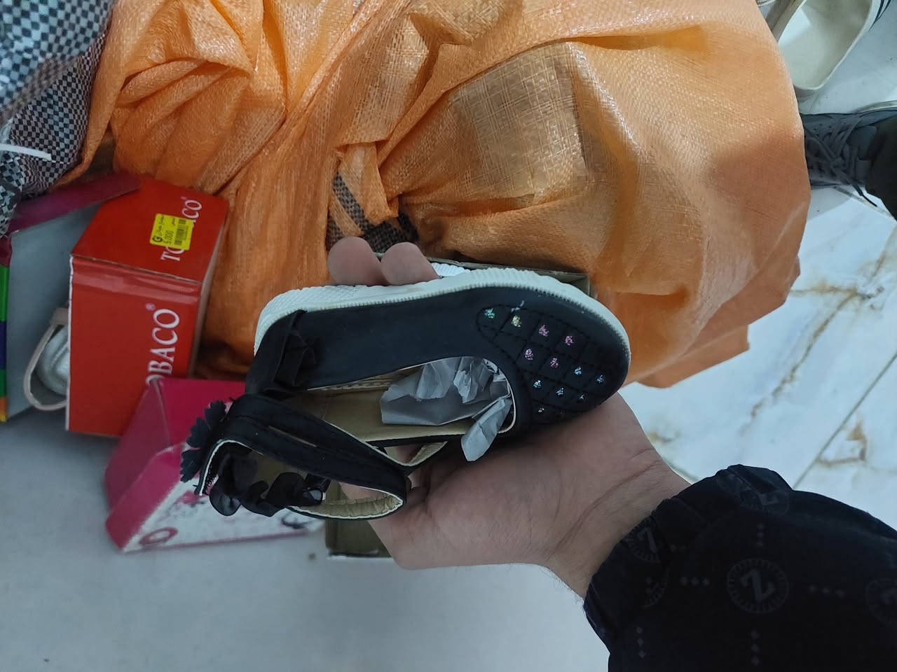 متوفر شلعه تعزيلة محل
احذيه اطفال . ولادي .  بناتي  مشكل موديلات  
العدد تقريبآ 300 او اكثر


**إذا كنت صاحب هذا الإعلان وتريد حذفه لأي سبب، رجاءا أرسل رسالة إلى الدعم الفني**