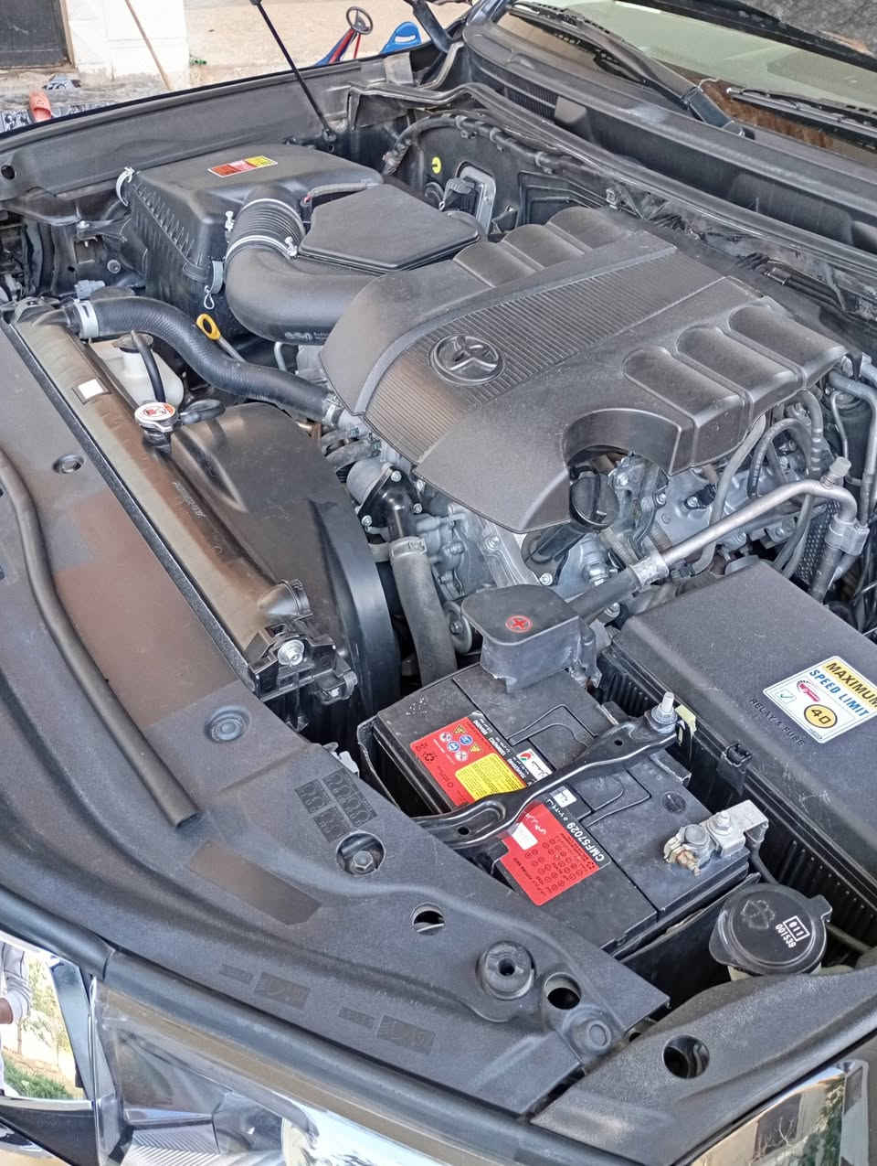 للبيع لاندكروز موديل 2019 ساز باب اول واحد على واحد 6سلندر رقم بغداد ماشيه 86 الف حقيقي  السعر 52$ الف دولار يعني خمس دفاتر وعشرين ورقه وبيه مجال السياره مكفوله كفاله عامه من صبغ وتبديل وفتح جديده جدا بمعنى الكلمه مكان السياره الرمادي رقم الهاتف ***********
