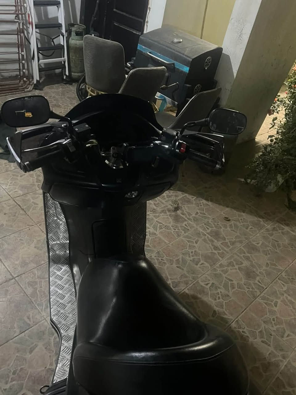سلام عليكم للبيع فورزه 0/9 نضيفه بسعر 12 ورقه وبي مجال مكان اربيل مناره رقم واتساب ***********
