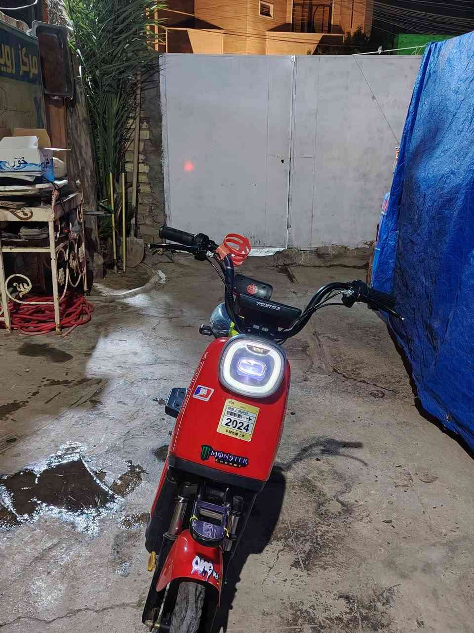 السلام عليكم 
دراجه شحن للبيع حجم 14 مبدله بطاريات نضيفه 
مواصفاته
عددالبطاريات:4
ملف 500
طريقه التشغيل بصمه2+سويج2 
شاشه ايباد حديثه مبدله جديده 
لايت عالي ناصي 
اشاره يمنه يسره 
السعر:280الف 
للي يريد يشتريه يتصل على الرقم
*********** العنوان بغداد حي العدل
