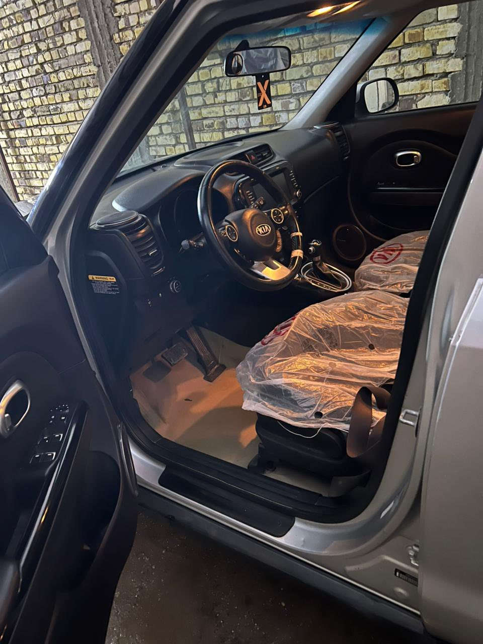 السلام عليكم من رخصت الادمن المحترم صول مديل ٢٠١٨ وارد امريكي رقم اربيل جديد تريد تحويل وكاله حاضر محرك ٢٠٠٠  شاشة كبيره  حادث بنيد وجوملغ بدون اي دواخل شرط الفحص السياره فول مواصفات عدا الفتحه تخم تاير جديد حداديه جديد كير ومكينه بالكارتون ع وضع الشركه السياره ماشيه 70 الف اخت زيرو السعر 114 وبيها مجال حك جيه مكاني بابل القاسم ***********
***********
