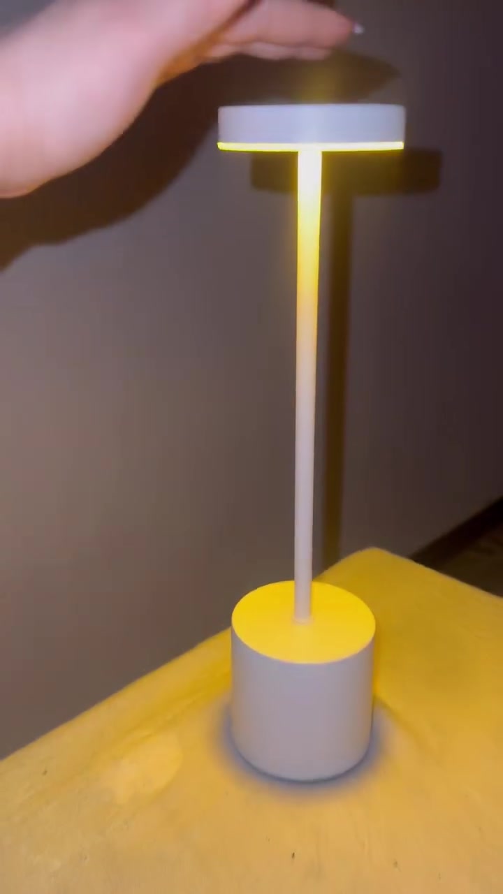 مصباح طاولة LED لاسلكي من نوآس (Noas) بتصميم أبيض عصري قابل لإعادة الشحن والتحكم باللمس.


**إذا كنت صاحب هذا الإعلان وتريد حذفه لأي سبب، رجاءا أرسل رسالة إلى الدعم الفني**
