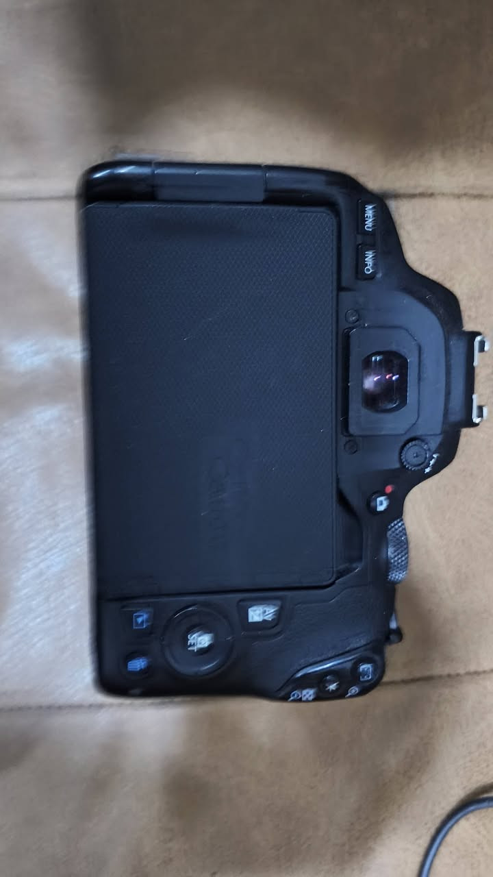 Canon 250d
كامرة مفولة من كل النواحي 4k
تجي مع كل ملحقات عدستين عدسة الـ 24-105 عدسة رنك احمر فتحة 4
عدسة الثانية الكت 18-55mm
توصيل كل انحاء العراق
900 قابل للتفاوض
***********
