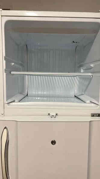 للبيع سماعة بلوتوث جديدة ب٦ رف خشب ديكور ب٦ شجرة كرسمس ب١٠ جراجف نفر ب٣ القطعة قطاعة جديدة ب٦ ثلاجة ب٢٠٠ الف غسالة جواريبات ب٤  ميز اوتي ب٥ ميز طعام ب٥ ستاند حمام المنيوم ب٥ العنوان حي القاهرة للتواصل الإتصال على الرقم التالي ***********
