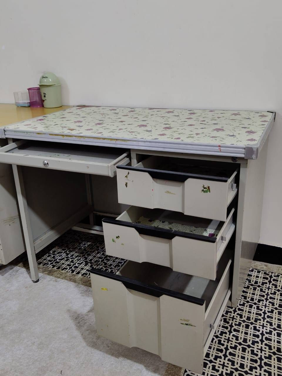 السلام عليكم ورحمة الله وبركاته
أغراض للبيع


**إذا كنت صاحب هذا الإعلان وتريد حذفه لأي سبب، رجاءا أرسل رسالة إلى الدعم الفني**