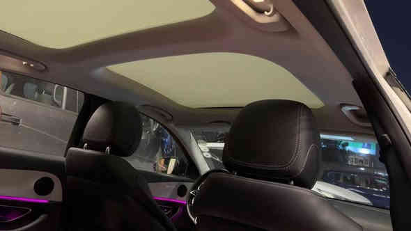 مرسيدس E200  2021 وارد الماني  مكفولة كفالة عامة السيارة كلش جديدة كلشي بيها على وضع الشركة. بيه رصعه بالجمالغ صغيره
 السيارة بصمتين مواصفات معروفة 
ماشية 52 الف كيلو فقط
السيارة بأسمي مكاني بغداد 
السعر 4 دفاتر و 5 ورقات 
للتواصل ***********
بغداد اليرموك بغداد
