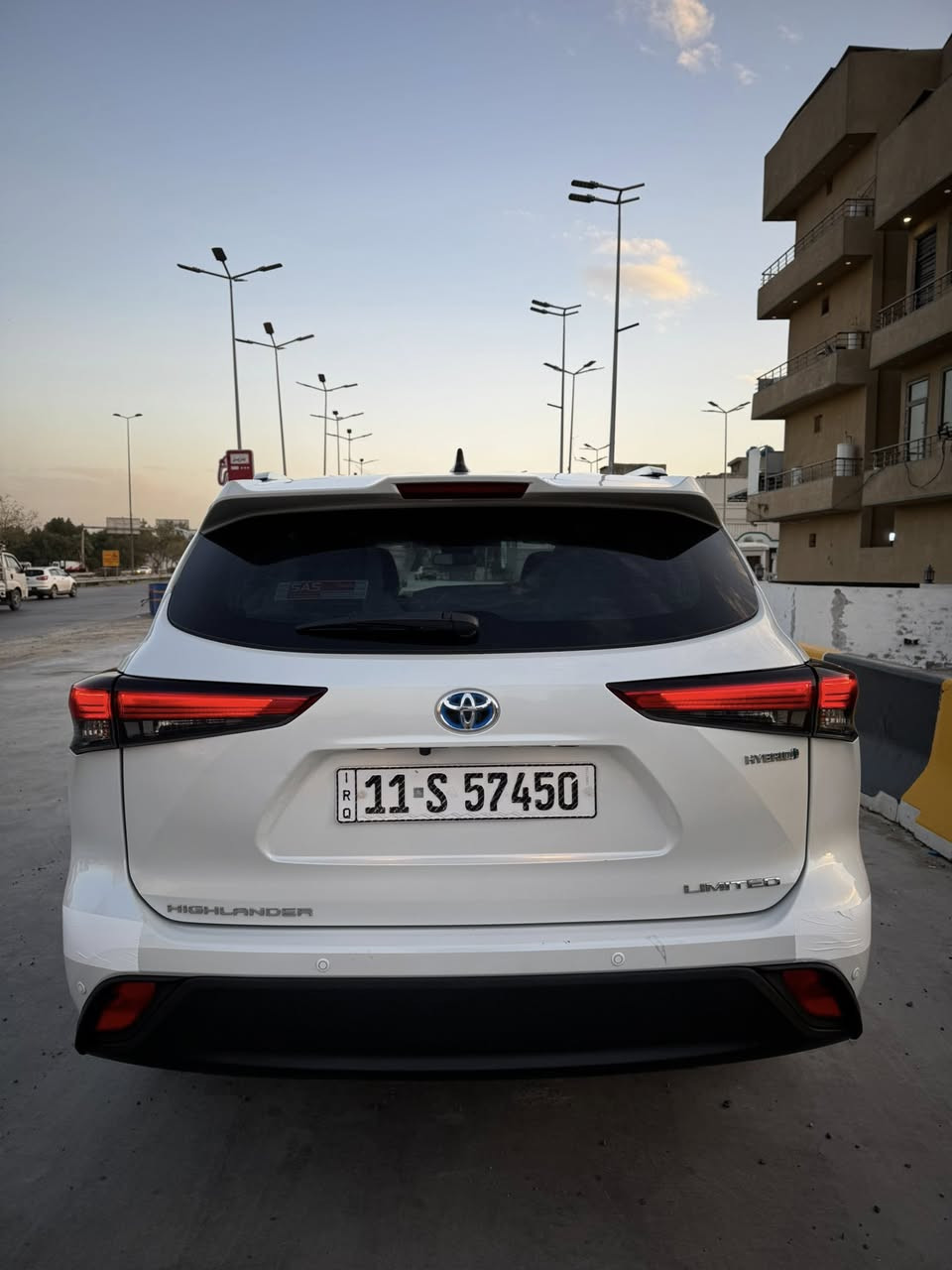 السلام عليكم تيوتا هايلندر موديل 22خليجي مكفوله من الصبغ والتبديل هايبرد شركة عبد اللطيف جميل فول ماعده الفتحه ماشيه 64 الف السعر 33 الف $ غير متواجد على الفيس الاتصال على *********** بغداد الاعظمية
