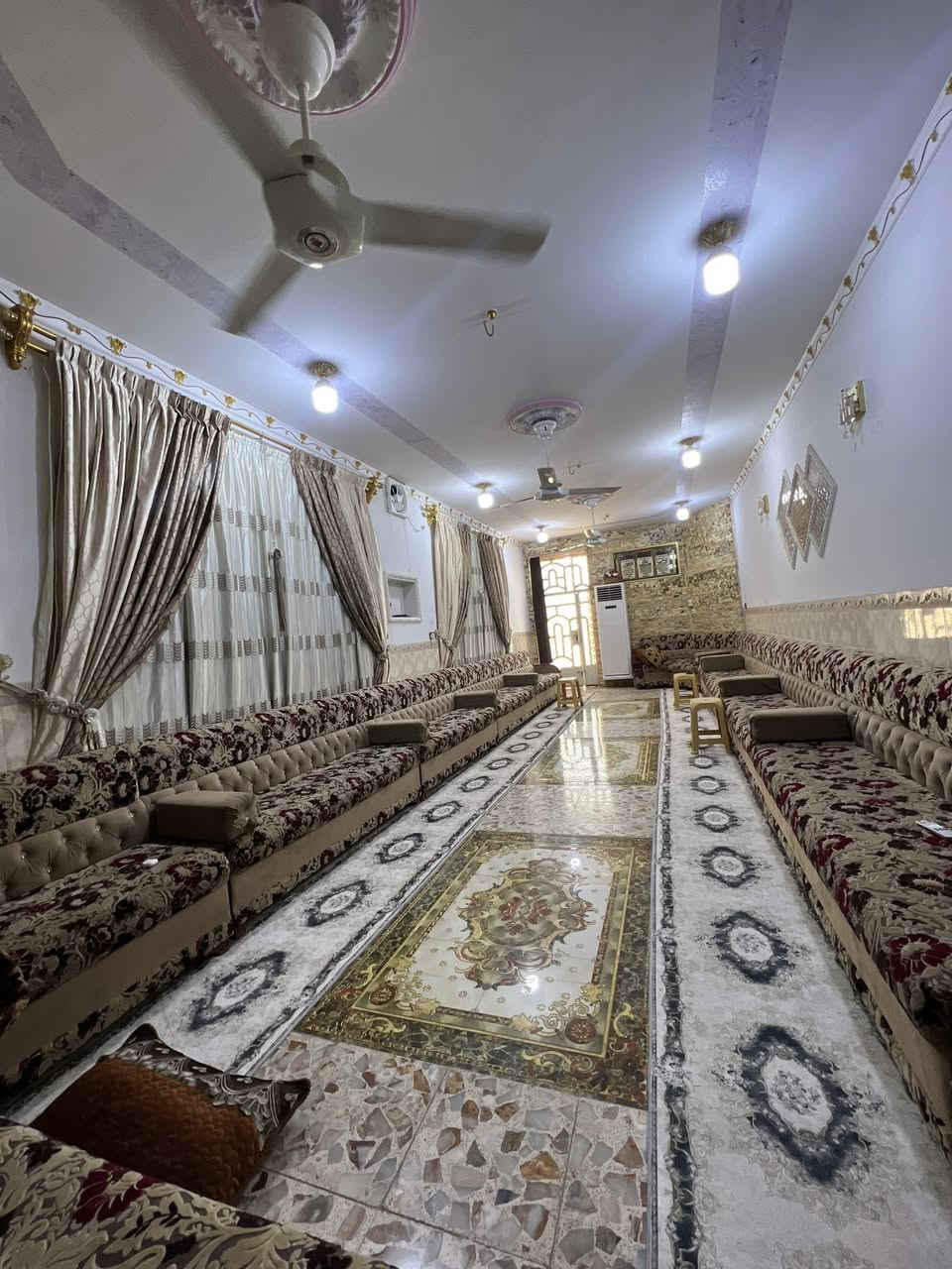 السلام عليكم دار للبيع او مراوس
المساحه : 420 م طابو صرف 
الموقع : بابل قرب كلية العلوم للبنات 
لأستفسار : ***********
