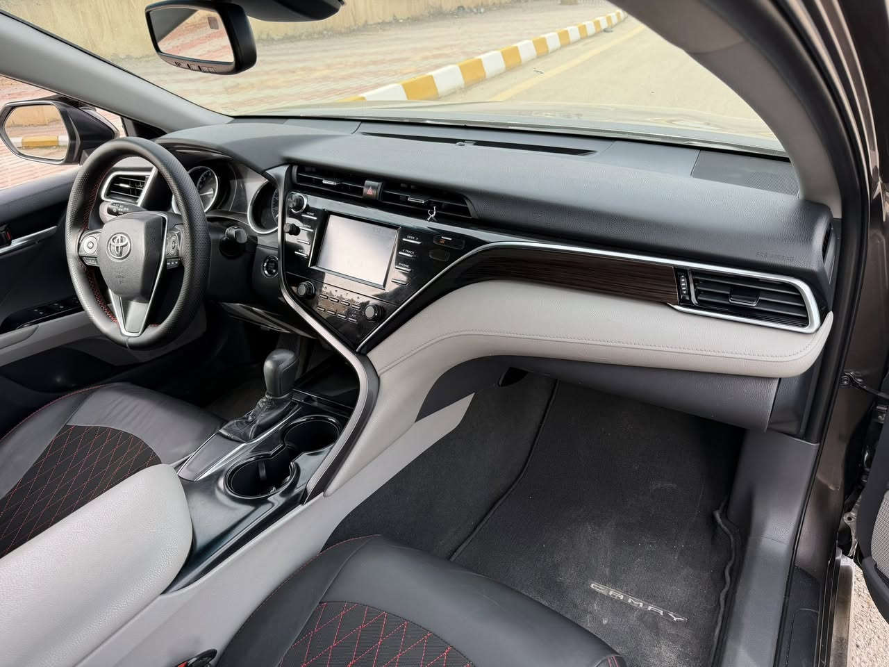 السلام عليكم
كامري 2018
امريكي 
فئه le
ضرر جاملغ امامي فقط
ماشيه 96الف ميل
رقم بغداد شرط التحويل
***********
