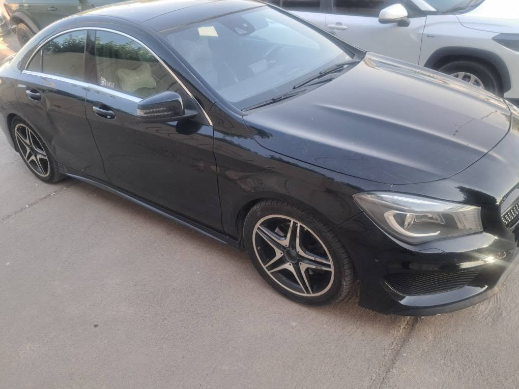 مرسدیس مودیل2013
سبغ بس بونیت مکینە 
گیڕو تبریت بیکیشە یە 
CLA250
نرخی100ژ.م***********واتسئاپ أربيل, العراق
