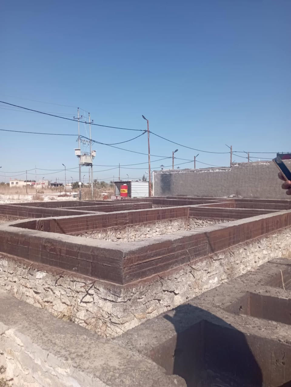 قطعه ارض للبيع مساحه ٣٤٠ متر ركن شارعين متوفر كافه الخدمات مكان القطعه الرميثه الشارع العام قرب سيطره العارضيات بسعر مناسب وترهم مراوس بسياره ***********
