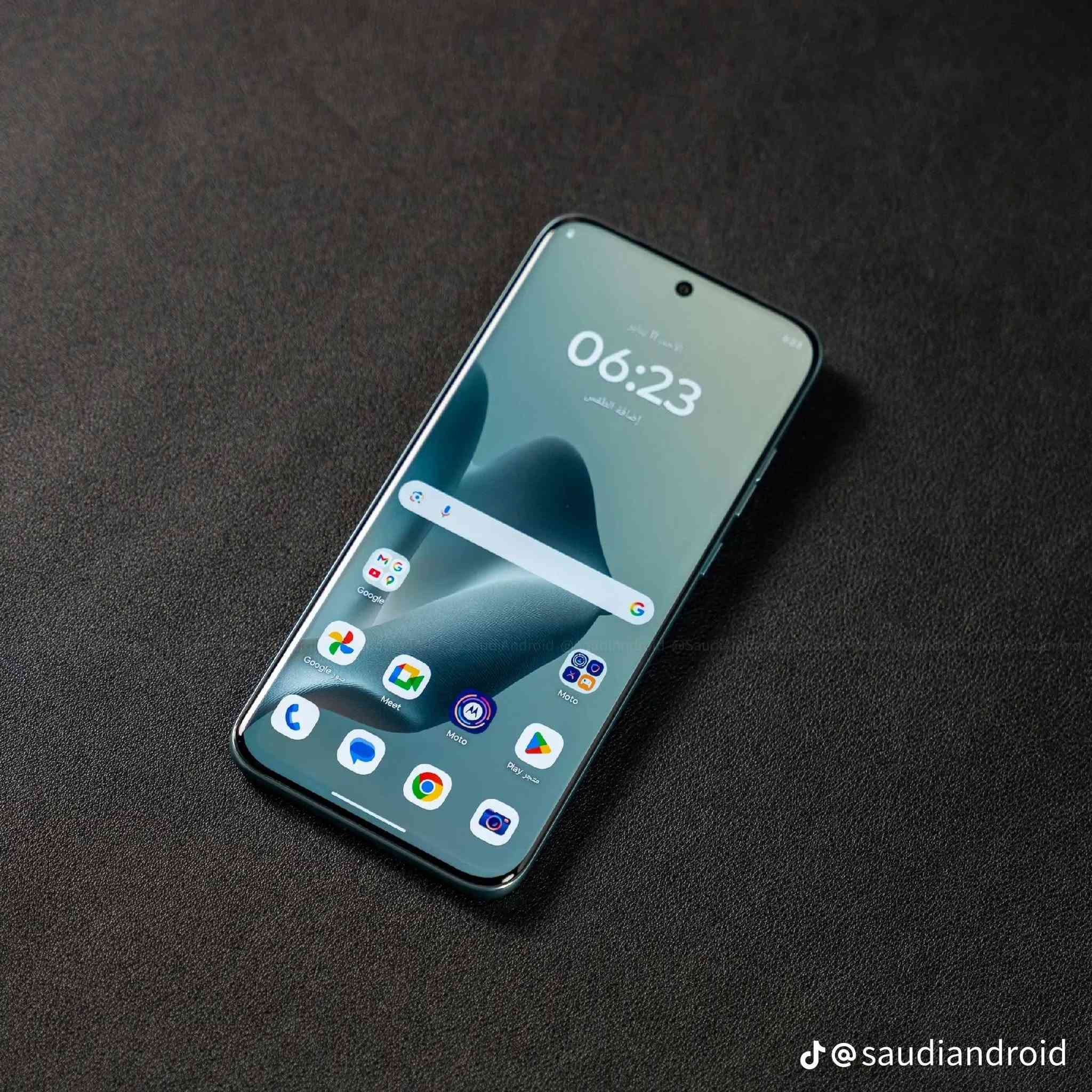 Motorola Edge 70 Fusion جهاز موتريلا الجديد
 (نسخة كأس العالم FIFA) 

السعر 450الف 

أبرز مواصفات الهاتف المتوفرة:

البطارية الشحن: يأتي ببطارية عملاقة بسعة 7000 مللي أمبير تدعم الشحن السريع بقوة 68 واط.

الشاشة: شاشة من نوع AMOLED بمقاس 6.78 بوصة، وتدعم معدل تحديث يصل إلى 144 هرتز.

المعالج: يعمل بمعالج Snapdragon 7s gen 3

الذاكرة والتخزين: يتوفر بخيارات تخزين تصل إلى 256 جيجابايت مع ذاكرة عشوائية (RAM) تتراوح بين 8 إلى 12 جيجابايت. استعمال اقل من اسبوع الشراي يجي خاص او اتصال ع رقم ***********
