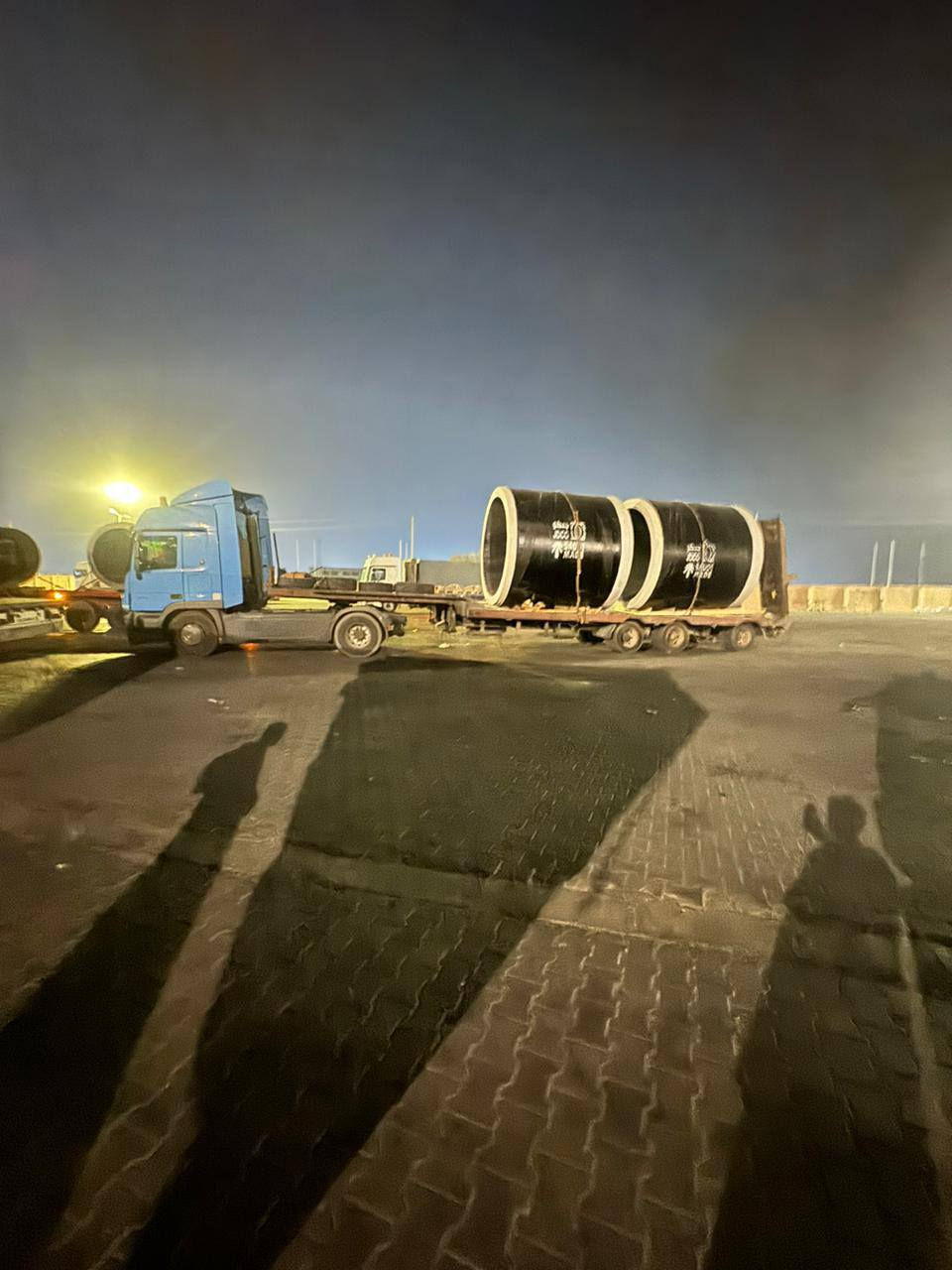 للبيع  اكتروز رأس وعربانه عربانه المانيه الدنكير الأخير يلوف وملغي طول بس الجوه 8ونص ولركبه 4 رمبات هايدروليك مكفولة الرأس 2010 ميكه 18/41 السياره  ( بسم شركه فقط وكاله) سنويه منتهيه بل 23 السياره نص فول تبريد خزن رتايدر السياره مكفولة السياره موجوده بل بصره
سعر الرأس ولعربانه (430) رقمي ***********
