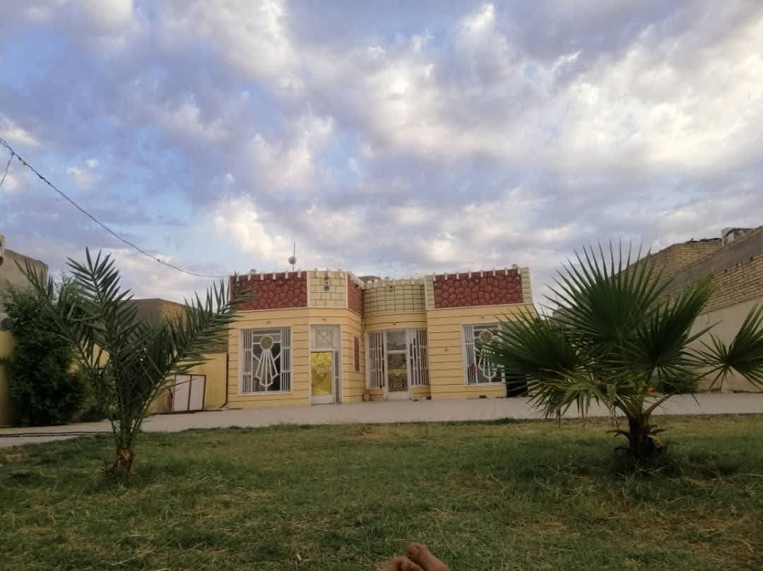 بيت زراعي المساحه 900 مساحت البناء 220
البناء بلوك عكاده 3 رباطات كونكريت 
غرفتين 6ب 4 مطبخ 4ب 4 صاله 8ب 4ونص 
ديوانيه 7ونص صحيات داخل وخارج 
ارضيت البت كلها مطبكه 
المكان حي الزهراء قرب حسينية باب الحوائج 
***********
