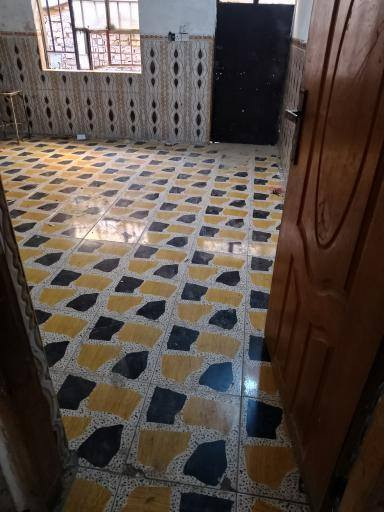 مشتمل للبيع مساحه ١٠٠م يحتوي على غرفه وهول ومطبخ وصحيات داخليه و خارجيه بيت كله سيراميك مرتب الحصوه الاولى للاستفسار *********** بي واتساب
