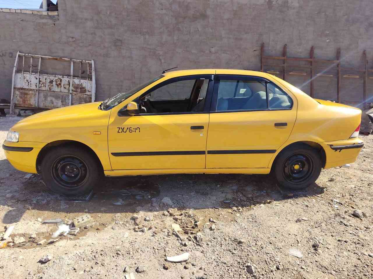 السلام عليكم سياره سمند للبيع موديل 2011 مصفره هيئة وغرامات رقم بغداد انگليزي سياره جاهزه السعر 33 وبيها مجال حگ الجيه للاستفسار ***********
