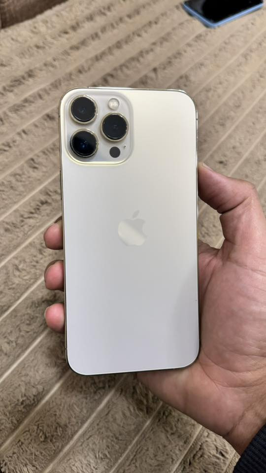 13 برو ماكس
ماستر شرق اوسط  بطارية 87 مكاني بغداد الشعب 
السعر 800 الجهاز جديد لوك جان مضموم ونضيف جدا 

*********** واتساب
