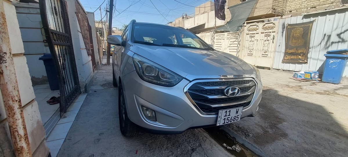 السلام عليكم توسان للبيع وارد امريكي محرك دوش2400  موديل 2012حادثه جاملغ اليمين باسمي رقم انكليزي بيه منظومة غاز شغاله شاشه كاميرا خلفيه كاميرا داش أمامية السعر 120 ورقة مكاني بغداد الامين الثانيه رقم الهاتف *********** بغداد, العراق
