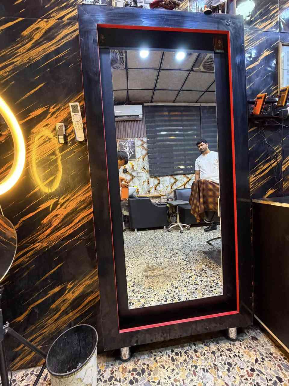 للبيع السعر ١٧٥ الف كل الغراض مابيع قطعة الكل للبيع 
كومدي ٣
مري ٣
عرباين٢
قاطع اسود ١
رنك لايت ١ 
للاستفسار***********
مكاني بغداد حي القاهرة منطقة الدلفية بداية المدخل
