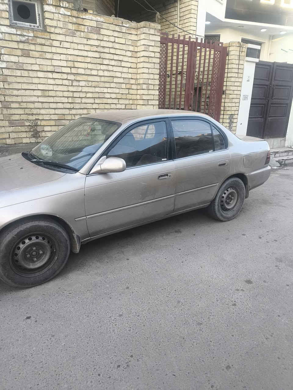 السلام عليكم كورلا موديل 92 للبيع سياره صبغ عام بيها ضربتين عندي صارت بسبب ماطور مثل ماموضح بالصور
تبريد شغال سياره يحتاجلها صدر وشكم شغله بسيطة وتصير جاهزه  على حسب الأصول  السعر المطلوب 45 وبيها مجال بسيط عنوان الحبانيه / السيسي وأكثر المرات متواجد بالفلوجة 
للاتصال / ‏‪0788 654 0195‬‏
