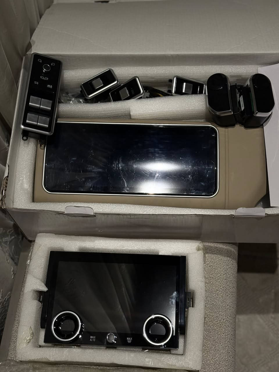 سلام عليكم اخوتي هذني شاشات مال تحديث رانج روفر يرهم من موديل 14 لل22  صيني كوالتي عالي مع الضمان شاشة السياره الفوك وشاشة تبريد مع دكم تحكم الجام مع تحكمات الاستيرن جديد ممشدود شد مالتهن حاله حال البلادي بدون تحوير رايدهن ب12 ورقة ***********
