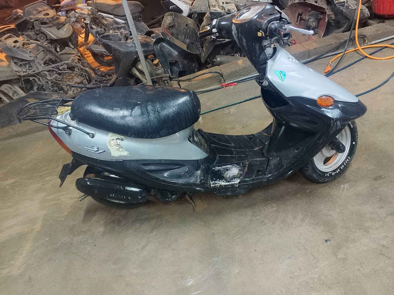 دراجه  رمبه عصفوريه بلاديه نص ديره محرك اخرس شلعه ومعدل السعر 250 وبيها مجال للشراي
لاستفسار
***********
