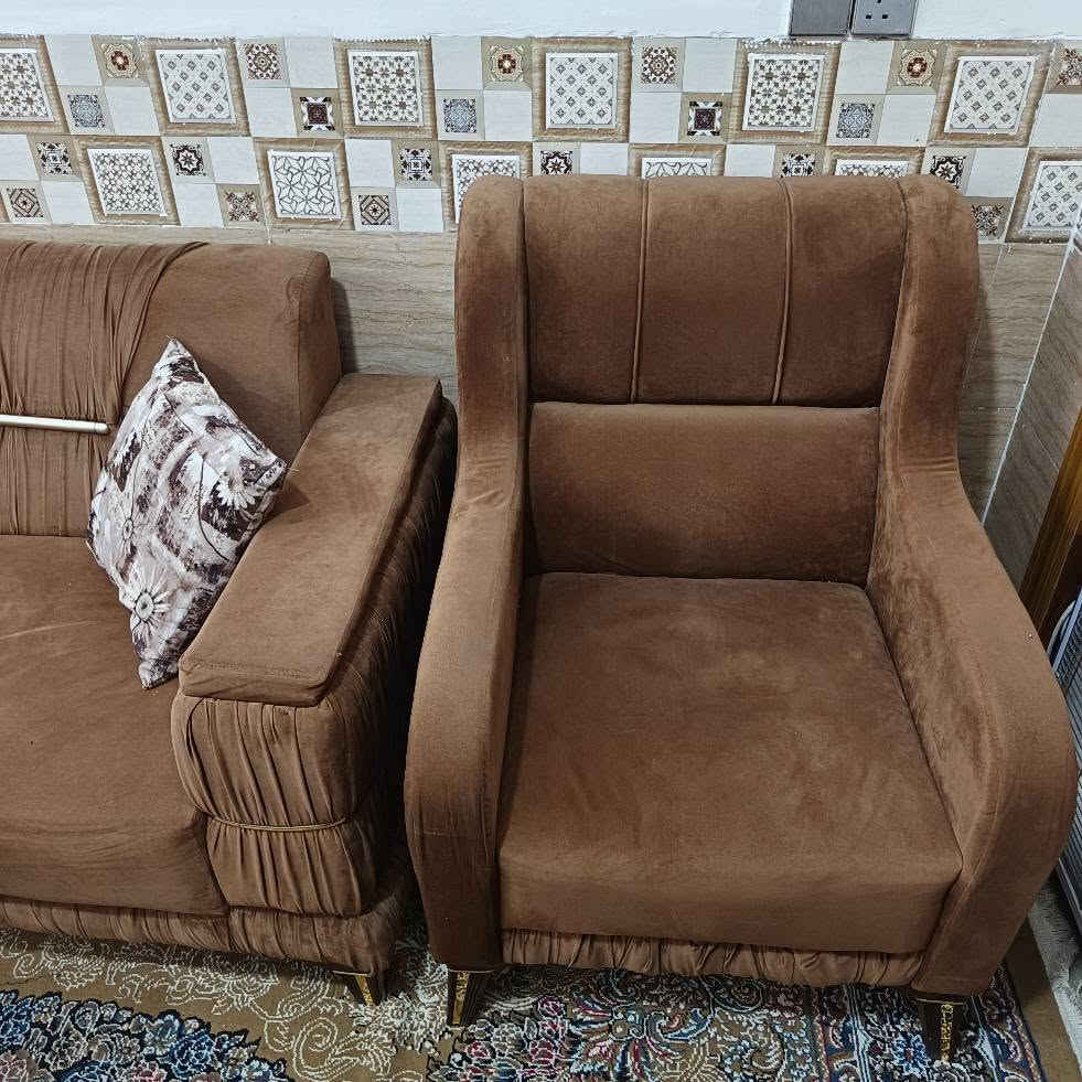 السلام عليكم....
تخم قنفات مستخدم نظيف 10 مقاعد مع 6 كوشات و3 طبلات خشب 
2 كراسي 
2قنفات 3 مقاعد 
1 قنفه مقعدين 
#اخوان القنفات مال بيت مو كوفي 
#العنوان/كربلاء حي العامل 
#الرقم /***********
##السعر/290 الف 
###راسلني واتساب او اتصل فقط كربلاء, العراق
