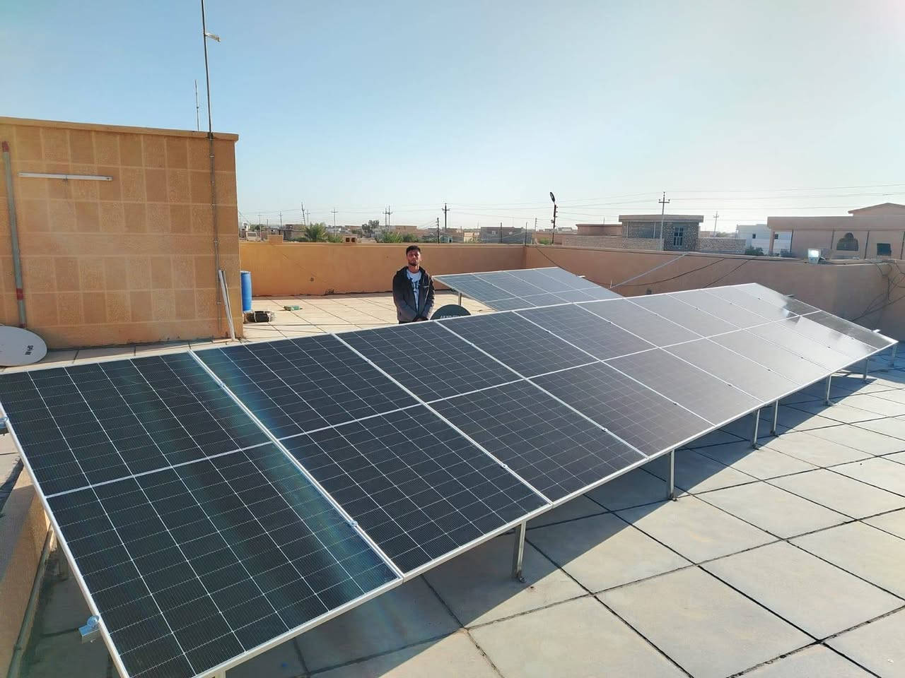 بفضل الله وبحمده قامت كوادر شركتنا (شركة المهندس للطاقة الشمسية) بنصب منظومة طاقة شمسية منزلية لأحد زبائن شركتنا
العرض الاقوى تحطيم الاسعار 🔥 🔥 🔥 🔥 🔥 🔥
العرض الاول 🔥 🔥 🔥
السعر : 4،400،000 نقدا
السعر : 5،400,000 قسط 
القسط الشهر 300 الف فقط
القدرة : 20 نهاري و 15 ليلي 
الألواح: 620 واط ضمان 15 سنة  عدد 8
البطارية: ليثيوم حجم 15 كيلو واط ضمان 5 سنة
الانڤيرتر :  حجم 6 كيلو مع واي فاي مدمج ضمان 2 سنة 
العرض الثاني 🔥 🔥 🔥
السعر :  3,3750,000 نقدا
السعر :4,750,000 قسط
القسط الشهري 263 الف فقط
القدرة : 10 نهاري و 10 ليلي 
الألواح: 610 واط ضمان 15 سنة  عدد 5
البطارية: ليثيوم حجم 10 كيلو ضمان خمس سنوات
الانڤيرتر :  حجم 6 كيلو مع واي فاي مدمج ظمان 2 سنة
العرض الثالث 🔥 🔥 🔥
السعر : 3.000،000 نقدا
السعر : 4,000,000 قسط 
القسط الشهري 222 الف فقط
القدرة : 10 نهاري و 7 ليلي 
الألواح: 620 واط ضمان 15  سنة عدد5
البطارية: ليثيوم حجم 7 كيلو ضمان خمس سنوات
الانڤيرتر : حجم  4 كيلو ضمان 2 سنة 
العرض الرابع 🔥 🔥 🔥
السعر : 2،500،000 نقدا
السعر : 3,500,000 قسط
القسط الشهري 223 الف فقط
القدرة : 8 نهاري و 5 ليلي 
الألواح: 620 واط ضمان 15 سنة  عدد 4
البطارية: ليثيوم حجم 5 كيلو ضمان خمس سنوات
…………………………………………
المنظومات الحامضية  
العرض الاول  🔥🔥🔥
السعر: 2.500.000 نقدا 
السعر: 3.500.000 قسط 
القسط الشهري 223 الف فقط 
القدرة: 9نهاري و6 ليلي 
الالواح : 620 واط ضمان 15 سنة عدد 4 
البطارية: اوكايا 200امبير c10 عدد 2 ضمان 1 سنة 
الانڤيرتر : حجم 4.2KW ضمان 1 سنة 
العرض الثاني 🔥🔥🔥
السعر: 1.750.000 نقد 
السعر: 2.500.000 قسط 
القسط الشهري 166 الف فقط 
القدرة: 7 نهاري و 3 ليلي 
الالواح: 620 واط ضمان 15 سنة عدد 3 
البطارية : اوكايا 200 امبير c10 عدد 2 ضمان 1 سنة 
الانڤيرتر : 4.2KW ضمان 1 سنة 
 #شركة #المهندس #للطاقة #الشمسية 
كركوك - الحويجة - شارع المشاتل قرب جامع كامل الحاج صكر مجاور شركتي الدليان والصبحي للحجم والعمرة 

***********
للحجز و الاستفسار
مدير شركة المهندس للطاقة الشمسية  
ربيع سامي الجبوري 
⁨ ***********
مهندس سعد 
***********
انور الفرحان 
مدير المبيعات 
***********
مهندس الصيانة 
عزيز الفرحان 
***********
 عمر الفرحان 
***********
