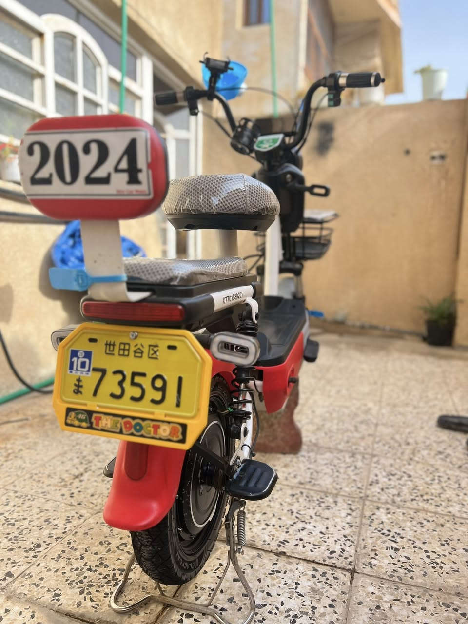 سلام عليكم للبيع دراجه شحن حجم 14 فول موصفات ملف 500 بطاريات جديد تخم تايرات دراجه جديده سعره 450 بي مجال عنواني ديالى خانقين رقم ***********
