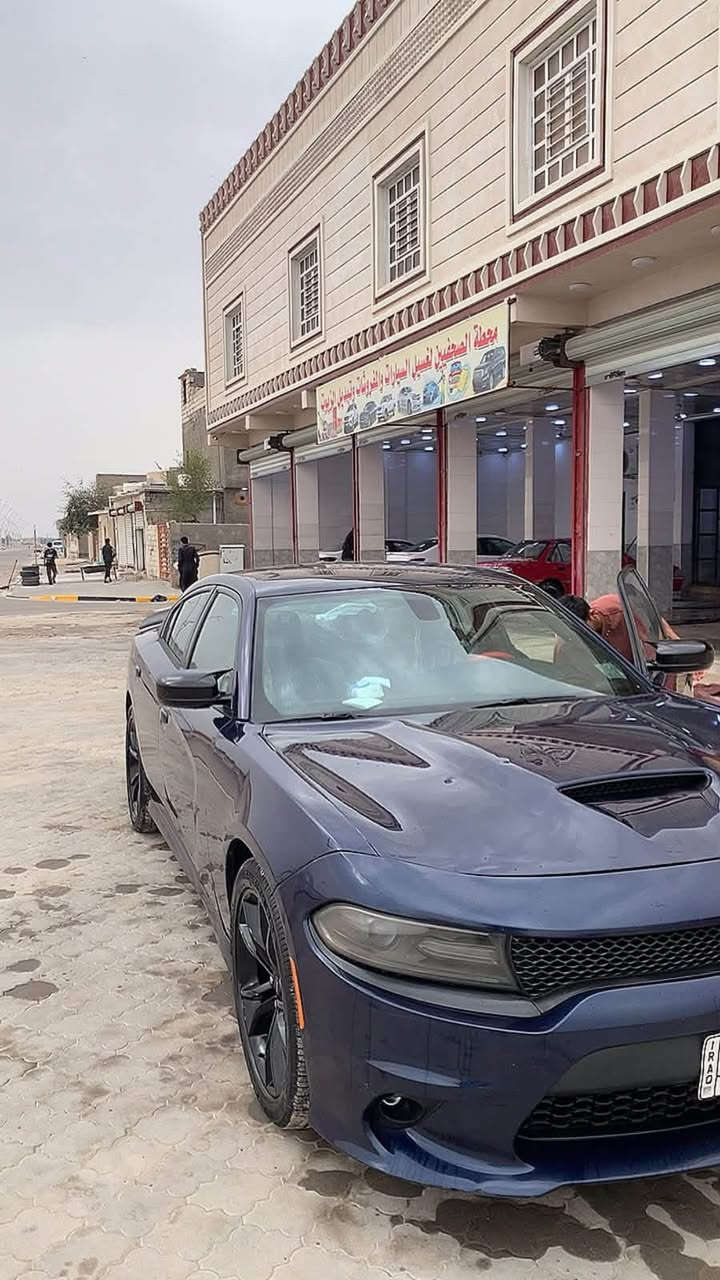 السلام عليكم جارجر موديل 2016__2017
السياره نضيفه حيلل مال طالب جامعي 
مكفوله كفاله عامه بس البنيد مبدل سبب تحديث هوه والدعاميات والباقي كله مكفول ماشيه 200الف كيلو مو مايل هزه هستوني مسويه بعده مامنتهيه تحويل ثاني يوم رقم بصره تخم تاير تبريد حداده بل كارتون كله جديد مال جناي مكاني البصره الزبير السعر 138وبيه مجال 
اتصال***********
واتساب ***********

