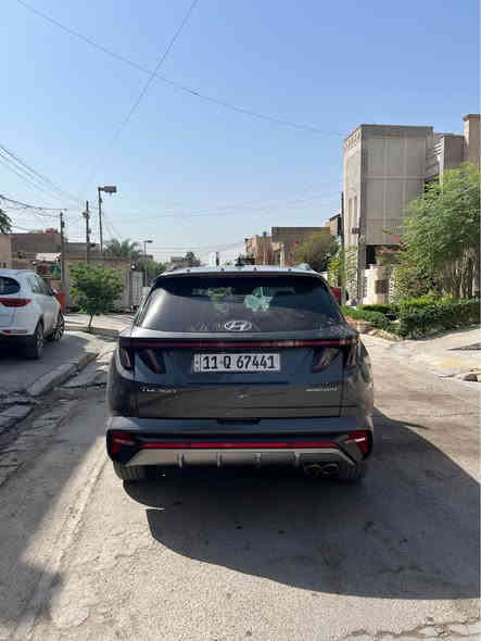 السلام عليكم 

‏Tucson N Lin 2024
 هايبرد محرك 1600T
السياره فول مواصفات تصميم رياضي 🔥
المواصفات /
-كامرات 
-حساسات امامي خلفي 
-رادارات 
 -شاشه لمس كبيره تدعم apple car play 
-فتحة سقف بانورامية 
-صندوق كهربائي 
-كشن كهرباء
-نظام صوت Bose
-شحن لاسلكي 
-تحديد مسار 
-نقاط العمياء 
-هاند بريك كهربائي 
- كير بيانو 
‏Auto hold-
-كشنات تدفئه 
-المقصوره الداخليه مختمه N وتطريز رياضي 
-فور ويل (H-track) 
-ويل قياس 19
-مساعد نزول منحدرات
-تفاصيل سوداء ولمسات رياضية على الدعاميات والعجلات
_
حادثها /
باب السائق  صبغ ، ايرباك برده كشن جانبي فقط 
ماشيه / 14800 ميل  

*********** بغداد

