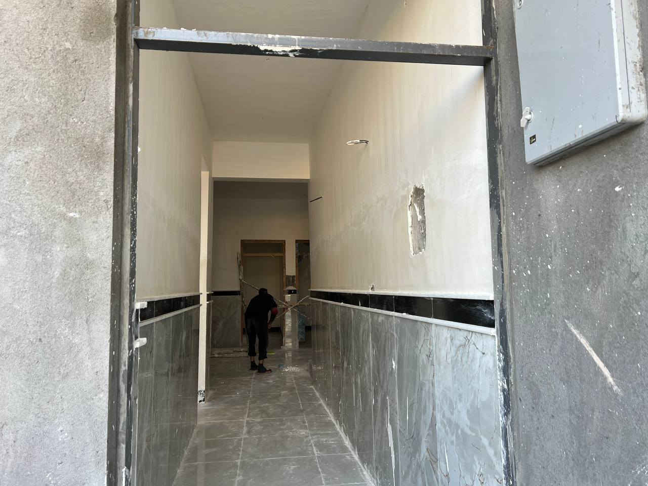 بيت بدور سيد حمزه زراعي المساحه 200 النزله الخامسه يتكون من غرفتين وصاله ومطبخ وديوانيه وصحيات داخليه وخارجيه طارمه جبيره ابيعك بيت جاهز خدمات ماء مجاري كهرباء بالباب ***********
