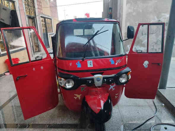 سلام عليكم شباب تكتك حمل للبيع 2019 جديده شغاله نضيفه أي نقص ما بيهه سعرها 1500 مليون اونص بيه مجال قليل رقم ***********
عنوان بصره كرمه علي أبو صخير البصرة
