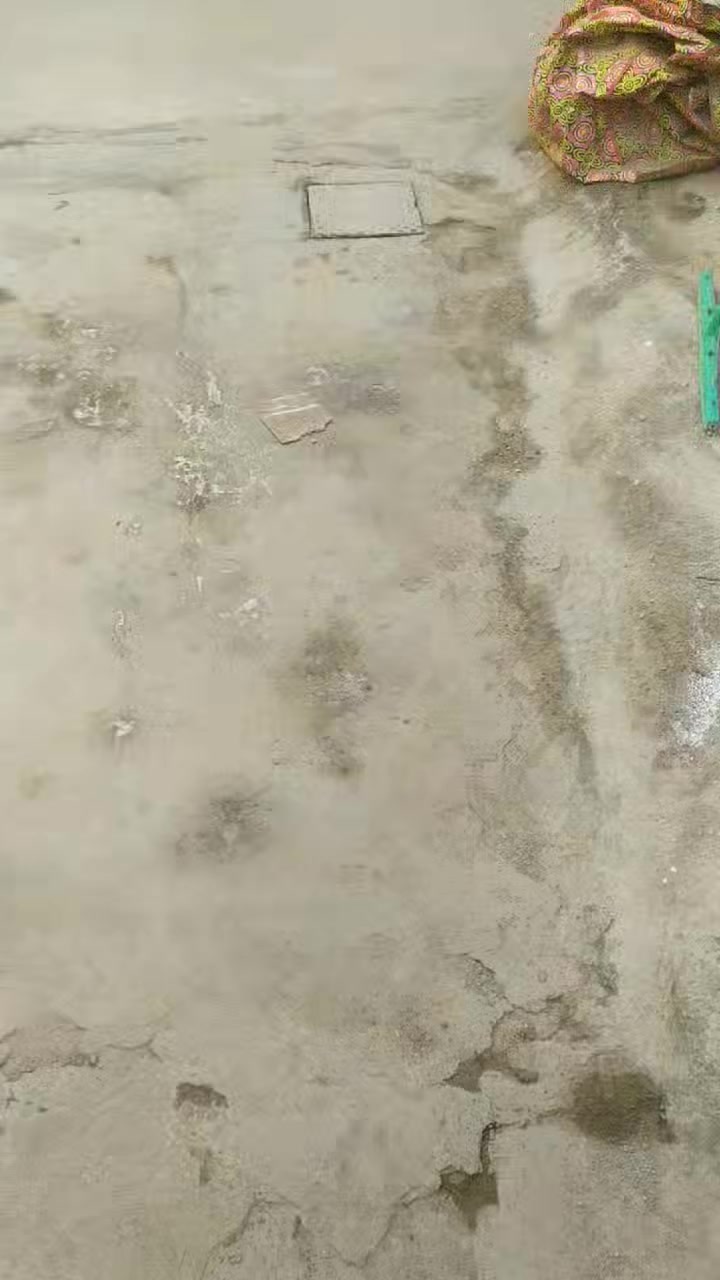 مشتمل  طابوصرف في نادر3ثاني فرع عن محطة الكهرباء مساحه100بناء متواضع كما مبين بالفديو غرفه وهول كبير ومطبخ  وصحيات ومناور سقف عكاده مع سندويج بنل. ااسعر40وبي مجال/مكتب عالم العقار***********
