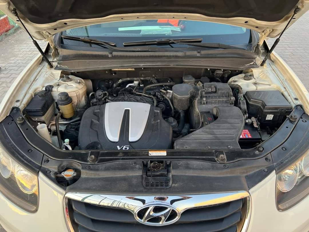 هيونداي سنتا في 2010 خليجي V6 بدون حادث
رقم بغداد إنكليزي بسمي
120km جرص
٦ سلندر ٣٥٠٠
٧ راكب
٣ قطع تبريد
فتحة
تخشيب
فور ويل 4x4
سعر :: 158 وبيها
 مجال حق جيه
كشنات مخمل
شاشة
كامرة
بيه ثلاجة
كروس سرعة
اشاير بالمري
مري شفط
سيارة كلش نظيفة و على ايدي ماشية 157الف كم
قطعة وحدة رش بدوووون حادث باب  صبغ
رقم صاحب سياره ‭0781 947 1792‬
اني مكلف بل نشرها
