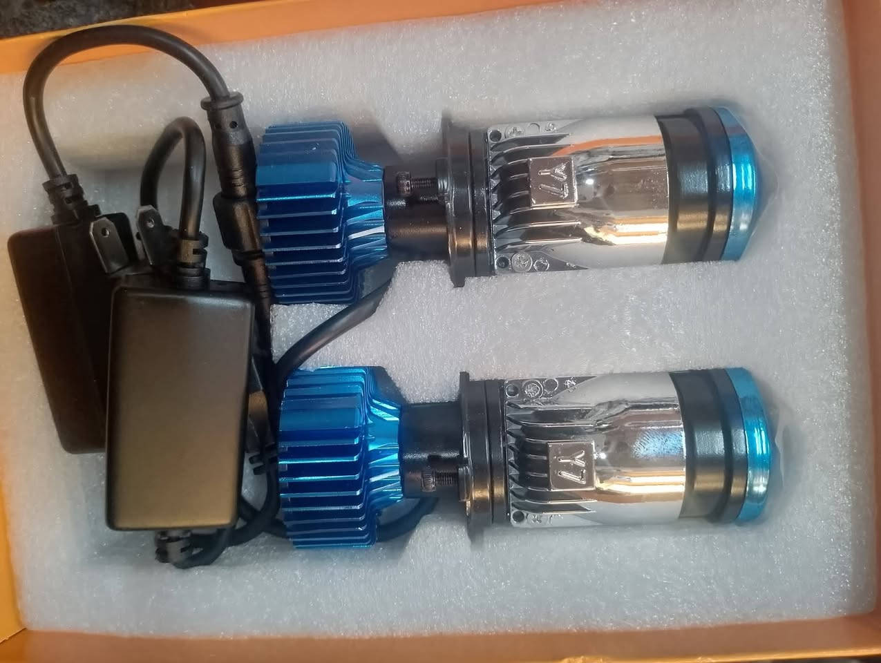 سلام عليكم
عدسات البيع  اذا مو نفس المقطع مرجوعات 
نضام عالي و ناصي 
سعر 50 توصيل كربلاء مجاني 
***********
