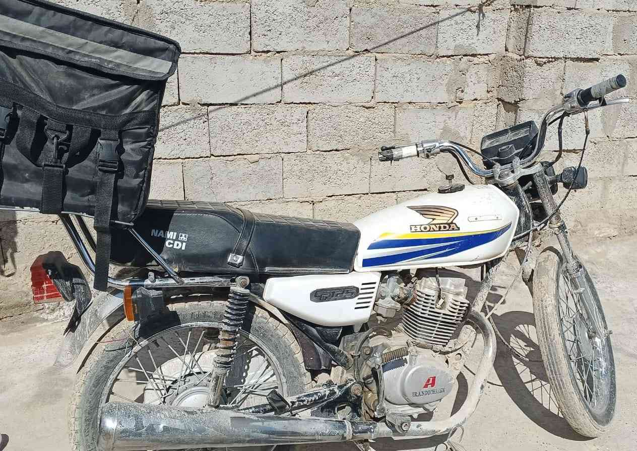 سلام عليكم دراجه البيع نضيفه
مديل 15اوراق  بس ورقه الوكيل ماموجوده سعر 600وبيه مجال
مكاني نجف  رقم***********
