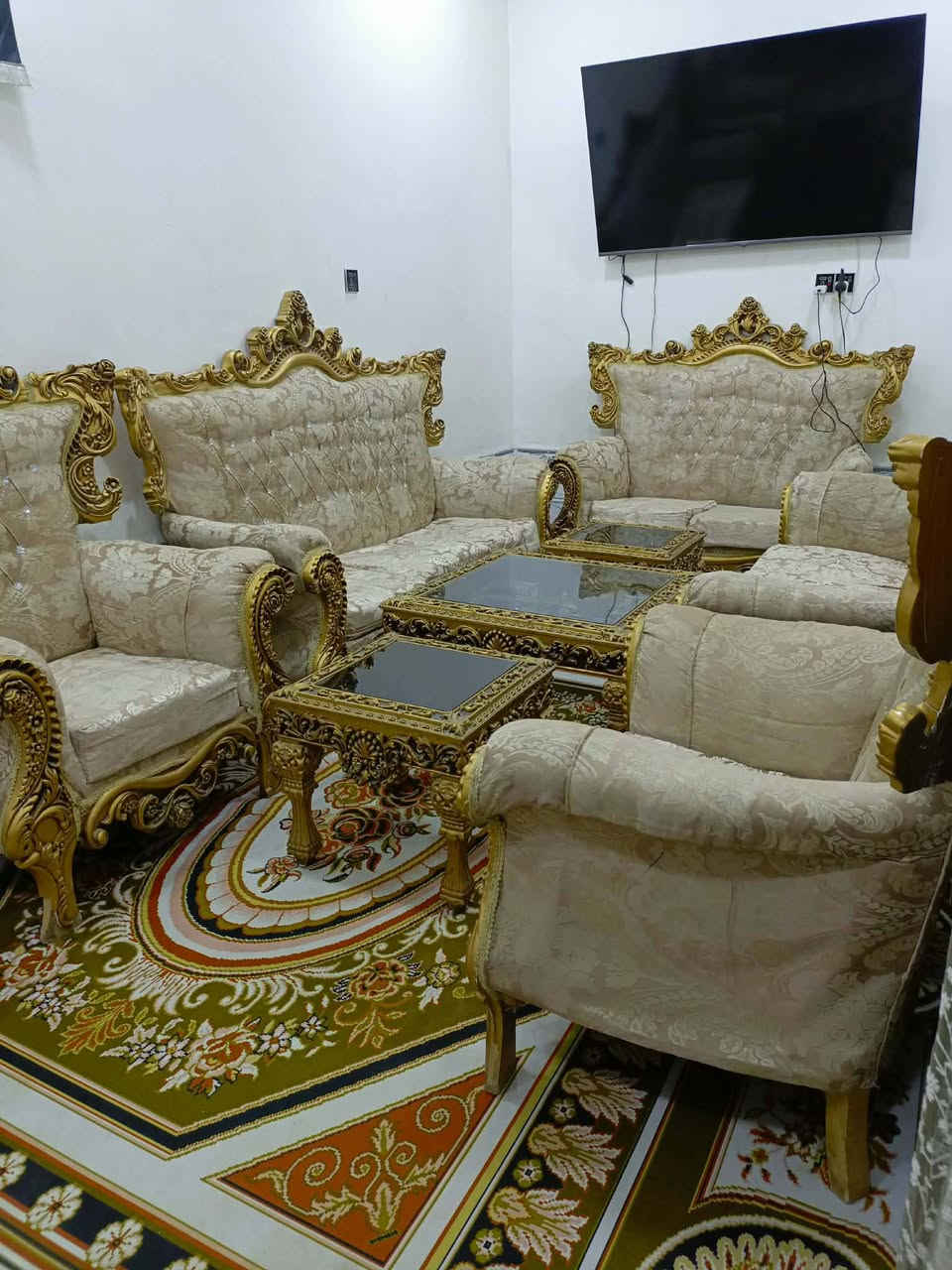 تخم تركي التاج الحفر مو العادي رئاسي 5 قطع 10 نفرات طبلاته كامله ومفرشه جديد كلش زلغ مابي قوه ومتانه استعمال قليل 450 بي مجال قليل الي يريده يراسلني او يتصل ع الرقم ***********.... @الجميع
