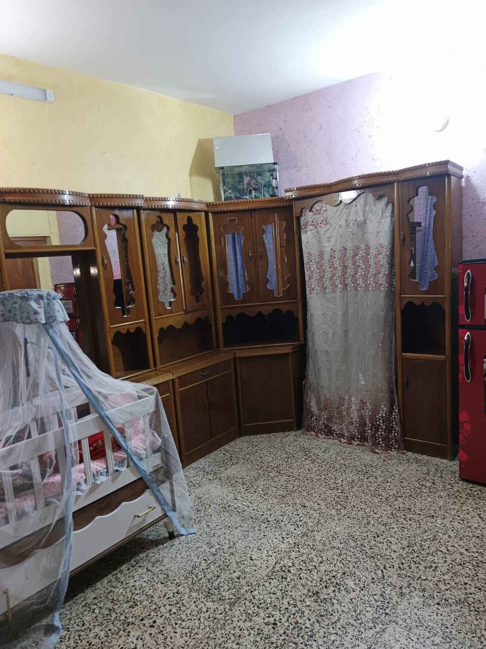 غرفه اخشاب للبيع نضيفه ما بيه شي اخت الجديده
السعر مليون 200بيه مجال 
المكان الفلوجه 
لتواصل خاص او اتصال ***********بيه واتس اب
