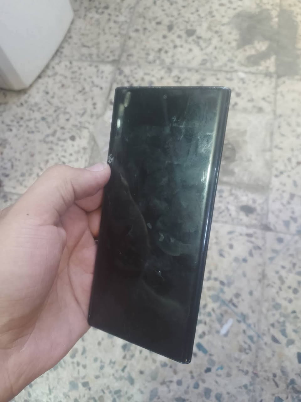 نوت ١٠ بلس 
جهاز كامل مكفول بورد شغال ١٠٠٪
شاشة محتركة وضهر مكسور
ب٥٠ الف قفل مكاني مدينة الصدر  
***********
