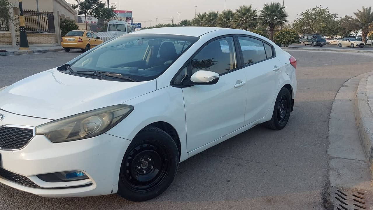 السلام عليكم سياره سيراتو موديل2014 خليجي اللون ابيض   رقم اربيل
مكينه 1600  السياره  حلوه مال جناي  بيه  صبغ بابين من جه السايق وجالمغ الامامي من جة الثانيه مصبوغ  تدفأه تبريد  تحكم استيرن  شاشه وكامره 
السعر 107 بيه مجال
السياره خير من الله المكان كربلاء الحر   للتواصل هذا رقم صاحب السياره ***********
