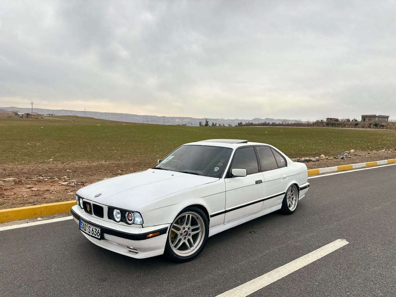 BMW مۆدێل ١٩٩٣
سەیارەکەفوول مواسەفاتە 520 گێڕ عادیە
زۆۆر جوان ماوەتەوە
رەقەم کەرکوکی ئەسڵایە بەشەرت
سەنەوی ئەسڵی لەگەڵ دایە
سەیارەکە بڕاواو موس بەشەرتە
ماڵی دۆستە 
بۆ زانیاری زیاتر پەیوەندی بکە بە
*********** أربيل, العراق
