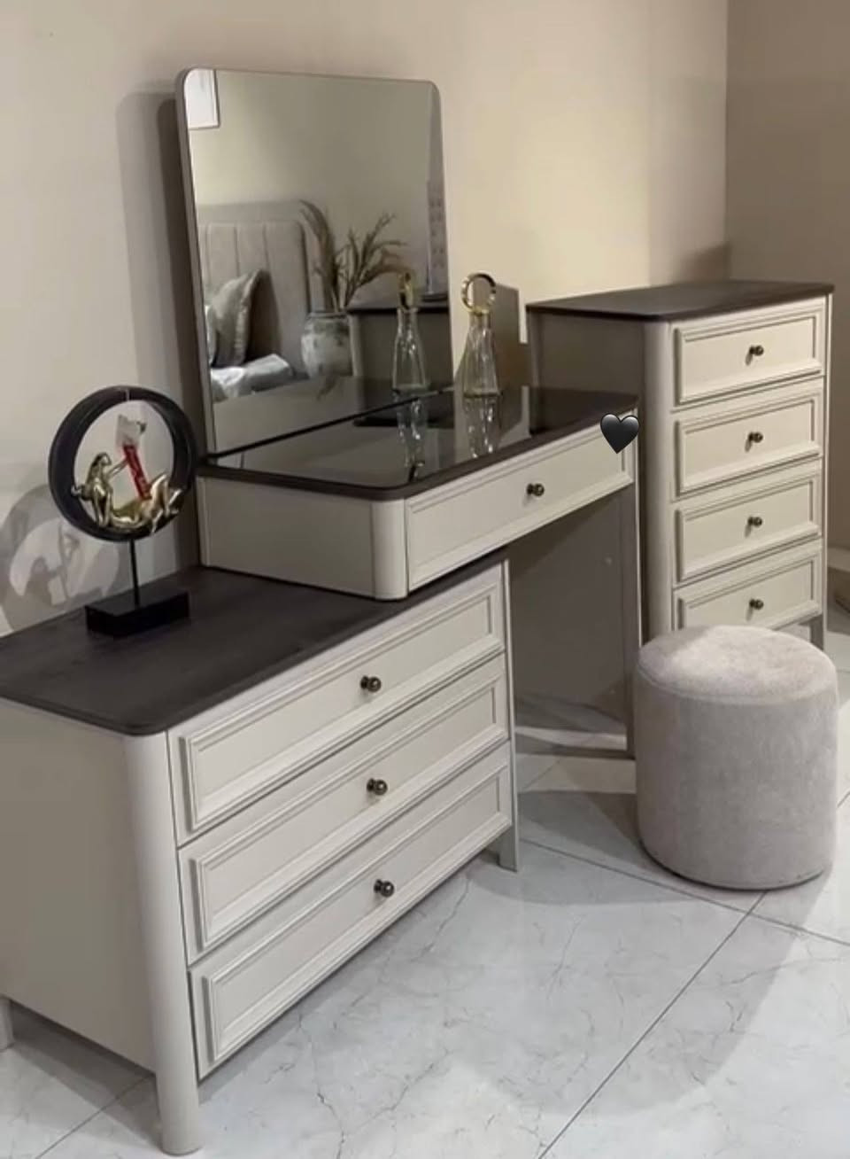 السلام عليكم غرفة تركيه درجة أولى استعمال شهر واحد البيع لغرض السفر سعر الجديدة أربع ملايين ونص 
الغرفة معروضة ب٣ ملايين والميعرف بلنوعيات ليعلق لأن تكون ب٧٠٠ ألف واكو ب١٠ مليون وكلشي بفلوسه


**إذا كنت صاحب هذا الإعلان وتريد حذفه لأي سبب، رجاءا أرسل رسالة إلى الدعم الفني**