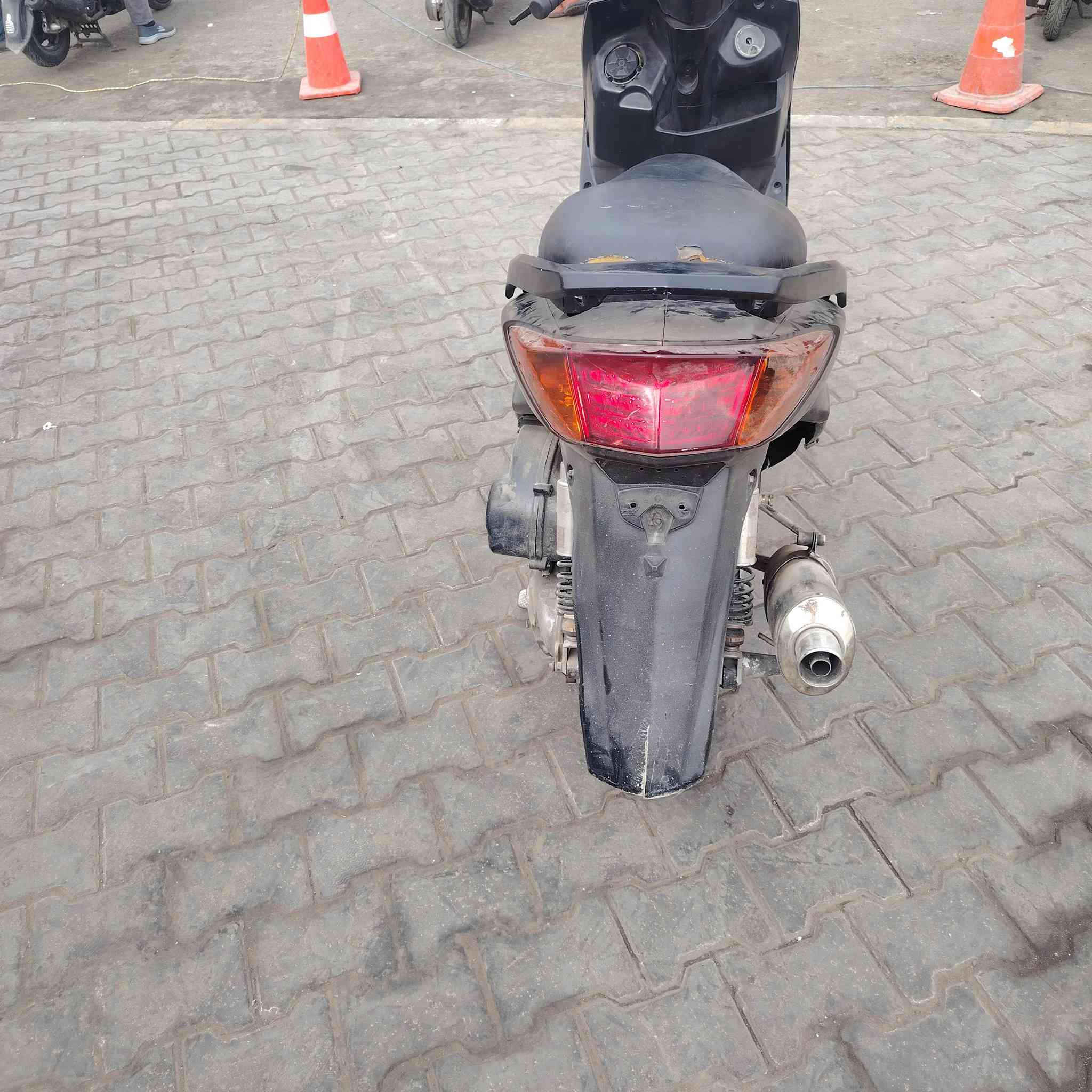 السلام عليكم للبيع أو مراوس سكنس فحل نوزل خطين صالنصه رياضي دبلات رياضي شغاله نكره سلف كهربائيات كوله شغاله شلعه ومعدل فول دشبول عاطل المحرك بيه صوت زنجيل السعر 450 وبيه مجال بسيط مكاني بل اعظميه نهايه شارع عمر ***********
