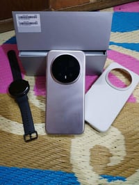 مكلف بلنشر هونر ماجك 8 برو  لون ذهبي  استعمال اسبوع واحد فقط  مع الساع...