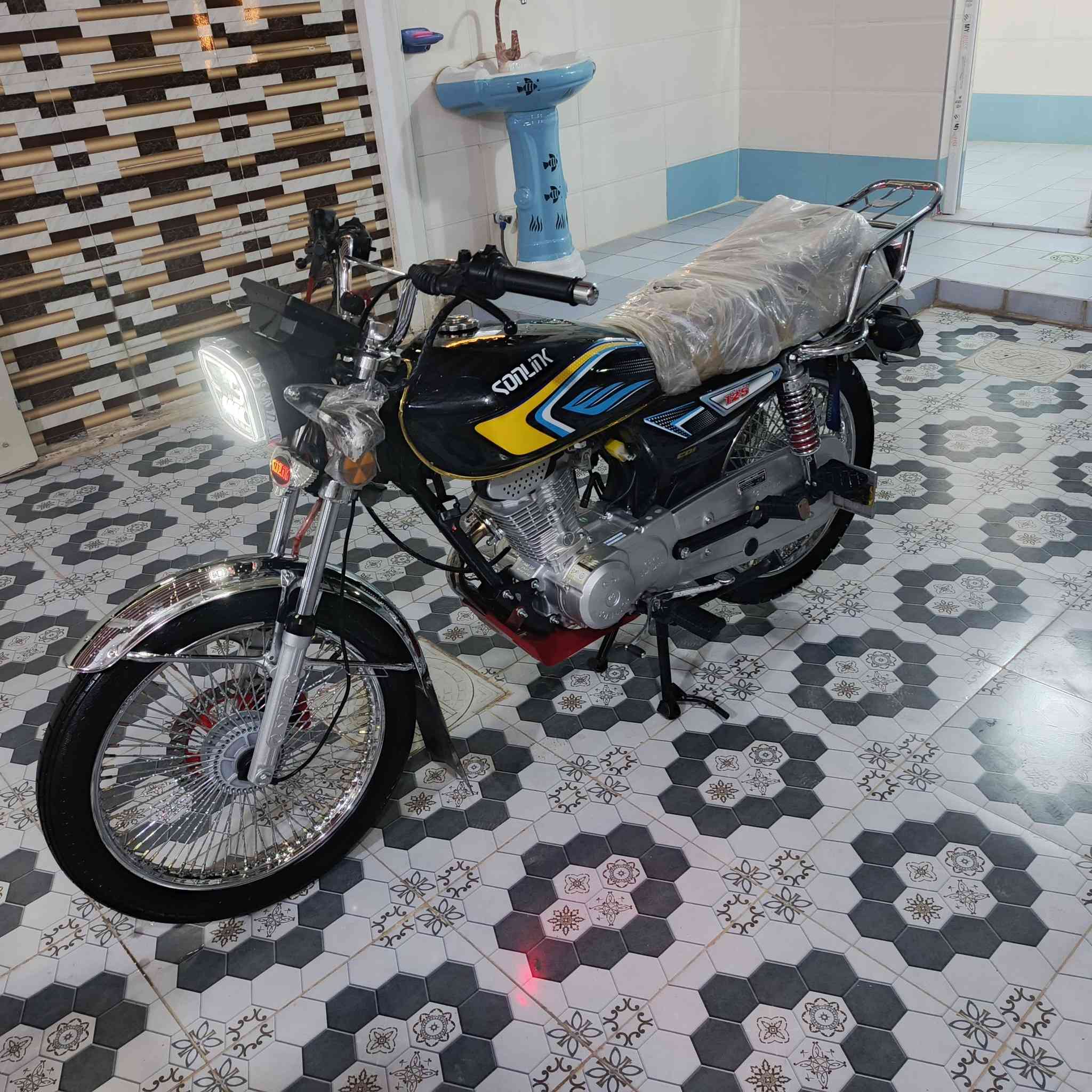 دراجه سونك ما صارلها هواي من طالعه دراجه خير من الله وبعد احلى من صوره اوراق سكنر 800وبيه 
مجال /***********
